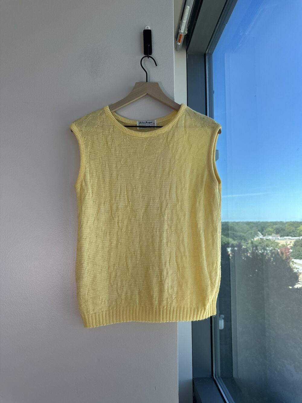 Vintage 1950s Helen Harper Made Yellow Knit Crewneck Vest Sz L